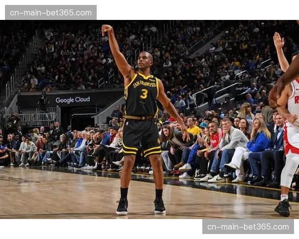 克里斯-保罗执行下赛季球员选项，将继续留驻金州勇士