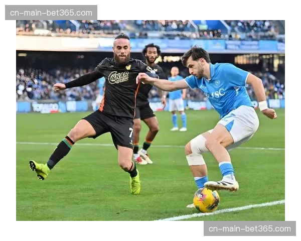 防守战术演变推动球员技术提升，训练中加强传球能力应对高压逼抢